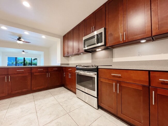 Building Photo - Pet Friendly 2-Bedroom Condo with Central ...