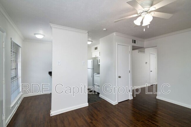 Building Photo - 2816 Throckmorton St