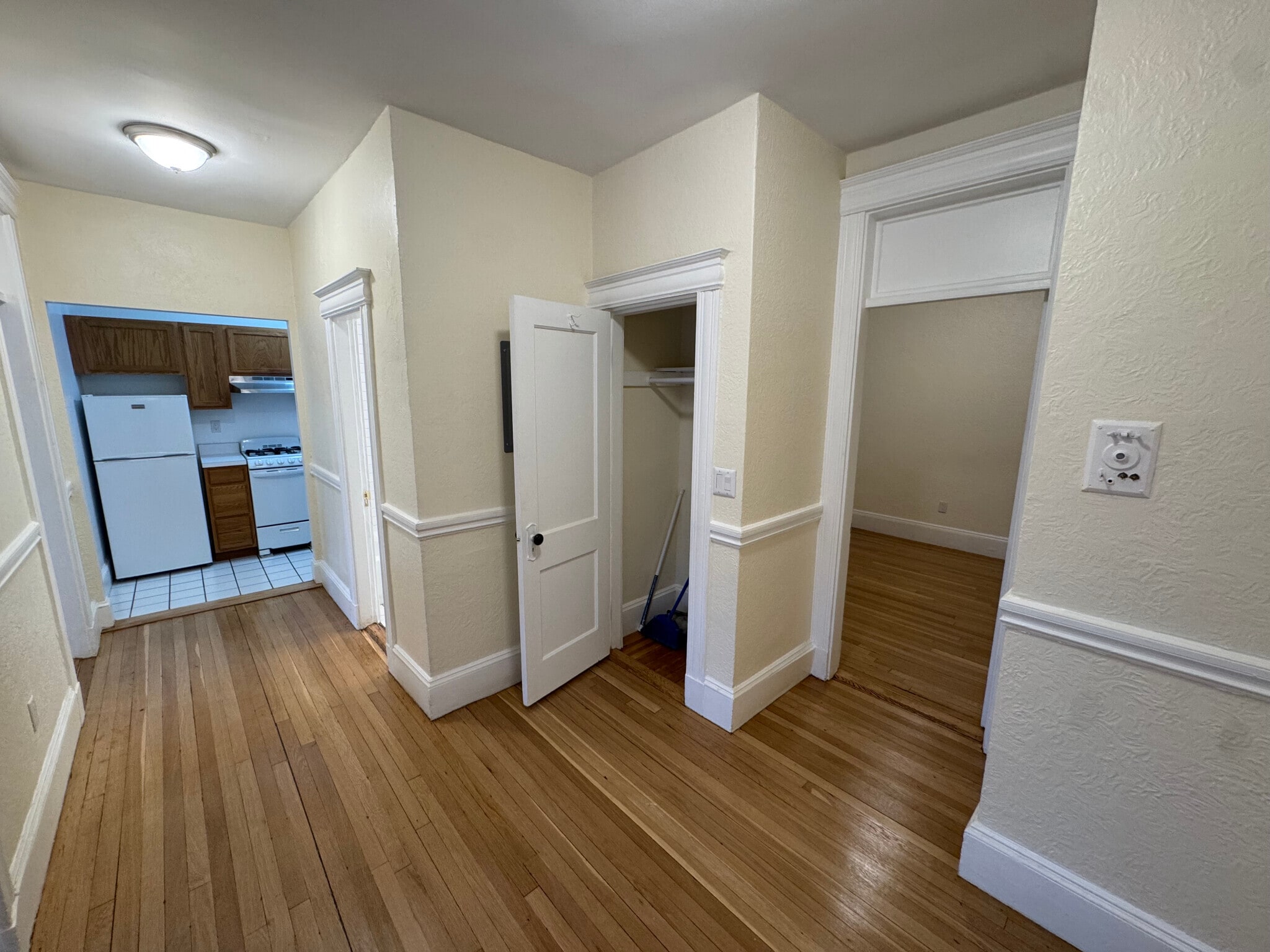 Building Photo - 1127 Commonwealth Ave