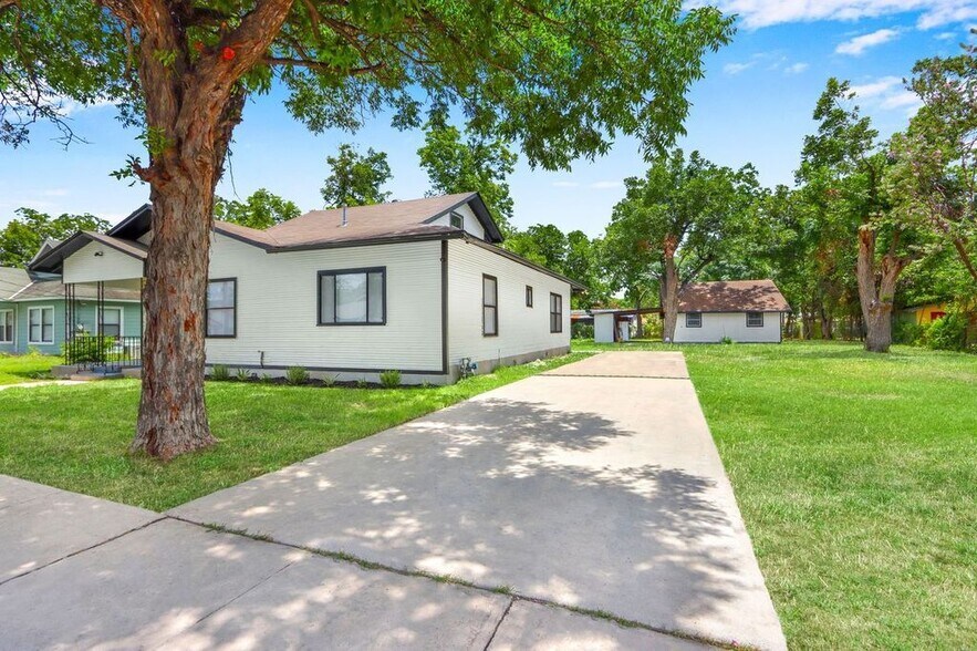 Building Photo - 1213 Spicewood