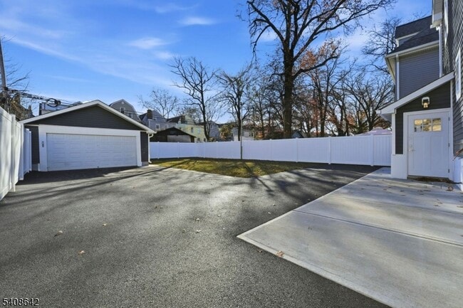 Building Photo - 46 Eppirt St