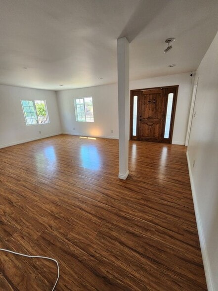 Building Photo - 1459 W 102nd St