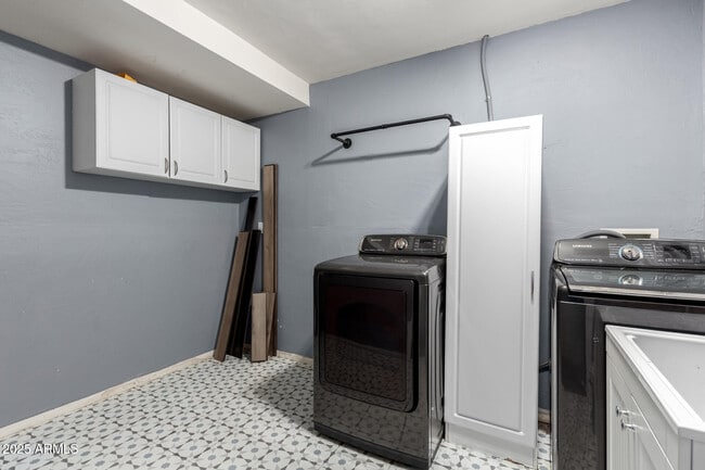 Building Photo - 2728 E Highland Ave