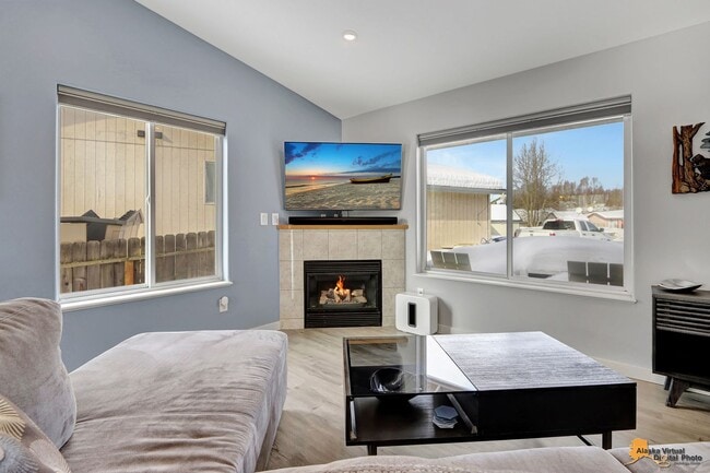 Building Photo - Fully Furnished Three Bedroom Executive Re...