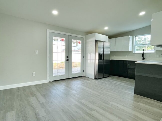 Building Photo - 2860 35th St S