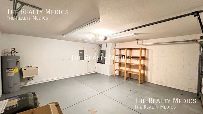 Building Photo - 2239 Wolf Ridge Ln