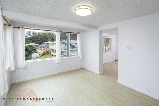 Building Photo - 2569 Peter St