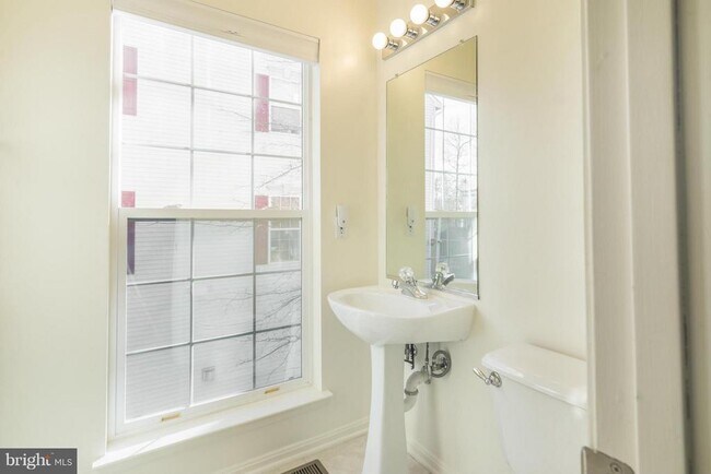 Building Photo - 2715 Summers Ridge Dr