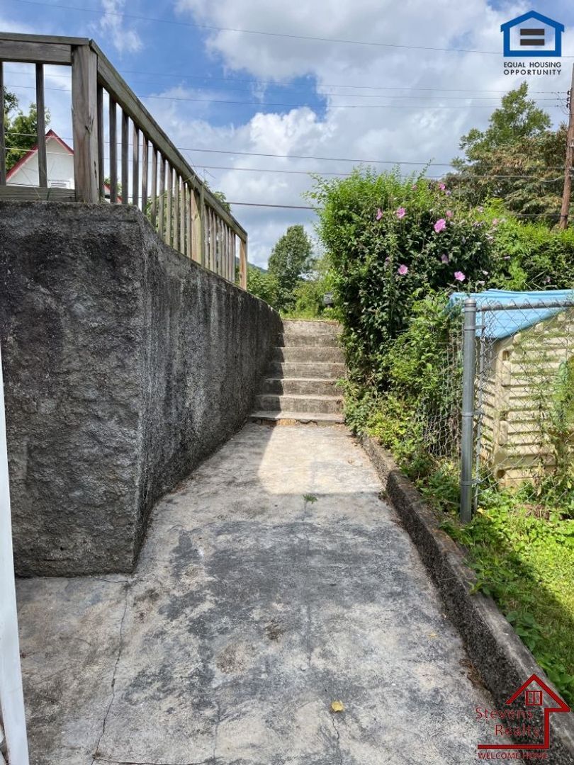 Building Photo - 4324 Grand Ave