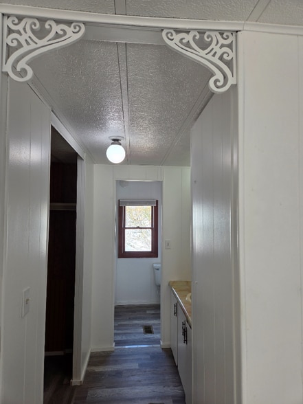 Building Photo - 220 17th Ave