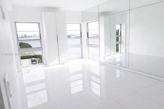 Building Photo - 880 NE 69th St