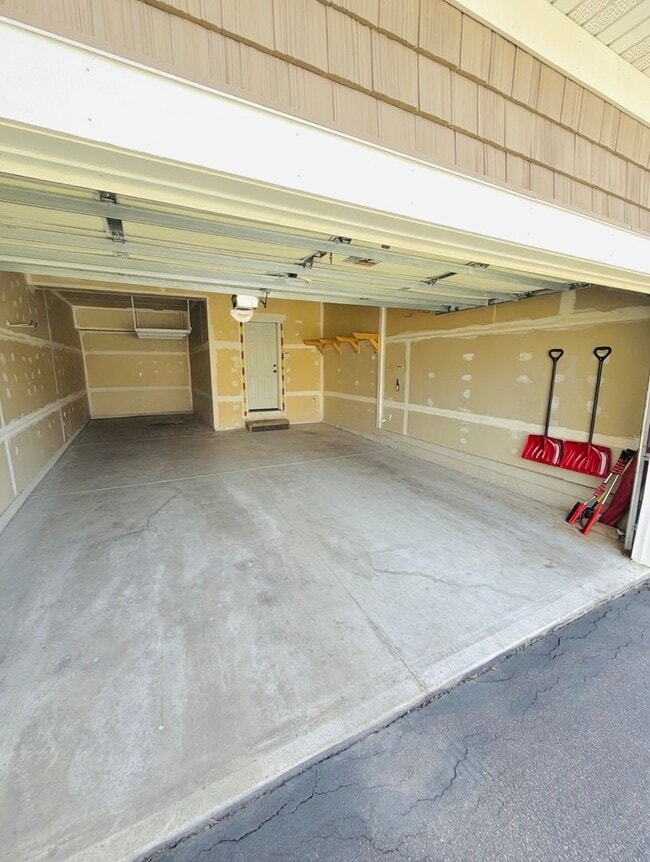 Building Photo - Rare executive rental in chanhassen! 5 beds no upgrade left behind!!!