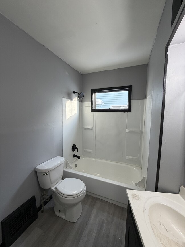 Building Photo - 1417 KNIGHT