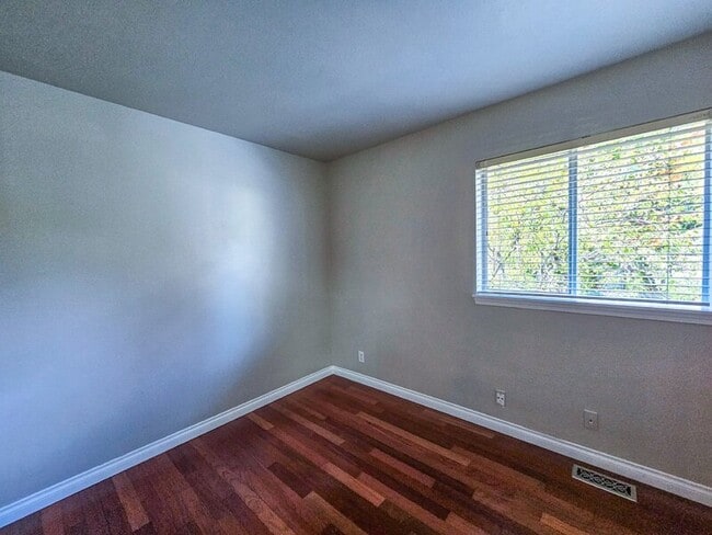 Building Photo - 25715 SE 36th Pl