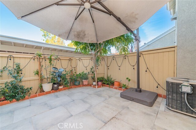 Building Photo - 7 Fairside