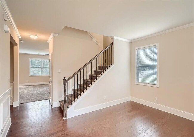 Building Photo - 710 Collingsworth Ln NE