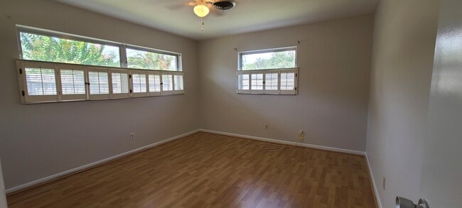 Building Photo - 1329 Fairfield Dr