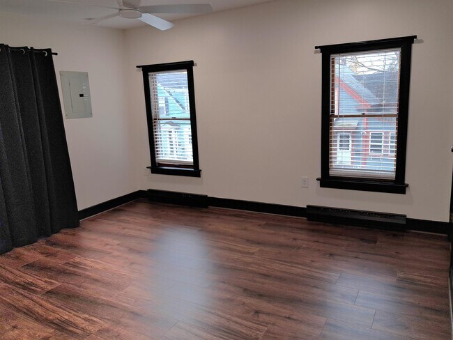 Building Photo - 42 Bowery St