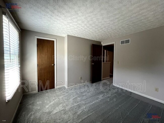 Building Photo - 767 Lindenhaven Rd