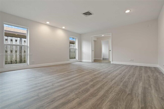 Building Photo - 8881 N Lake Dasha Dr