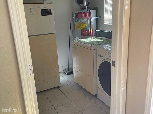 Building Photo - 4 br, 2.5 bath House - 733 Dolores Ave