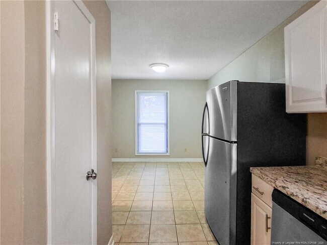 Building Photo - 6594 Honeysuckle Dr