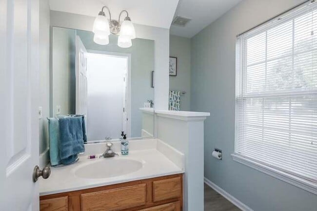 Building Photo - 1211 Arapaho Ct