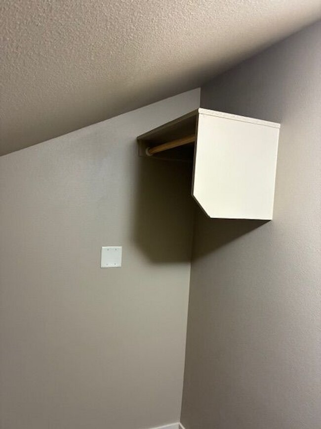 Building Photo - BW8920