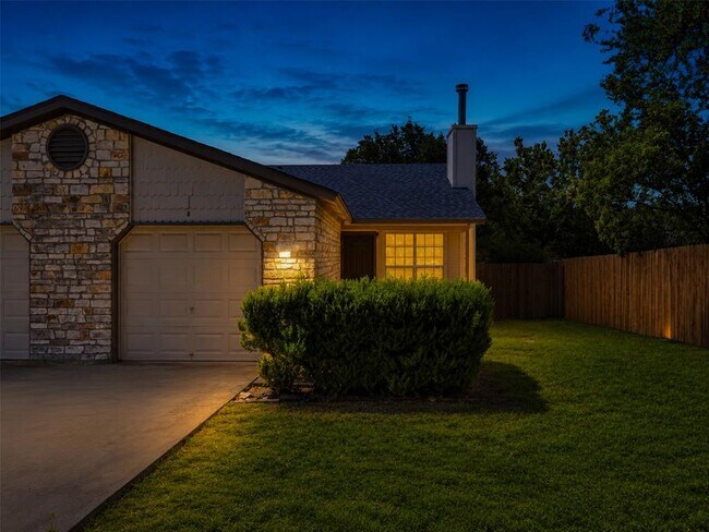 Building Photo - 11611 Rustic Rock Dr