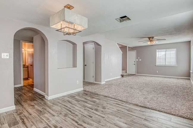 Building Photo - 2405 Tierra Humeda Dr
