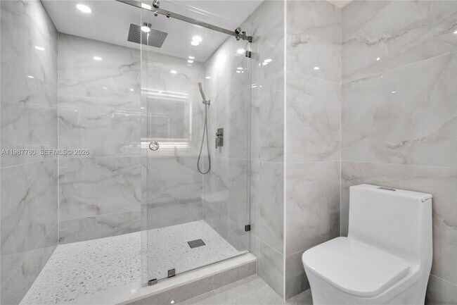 Building Photo - 18181 NE 31st Ct