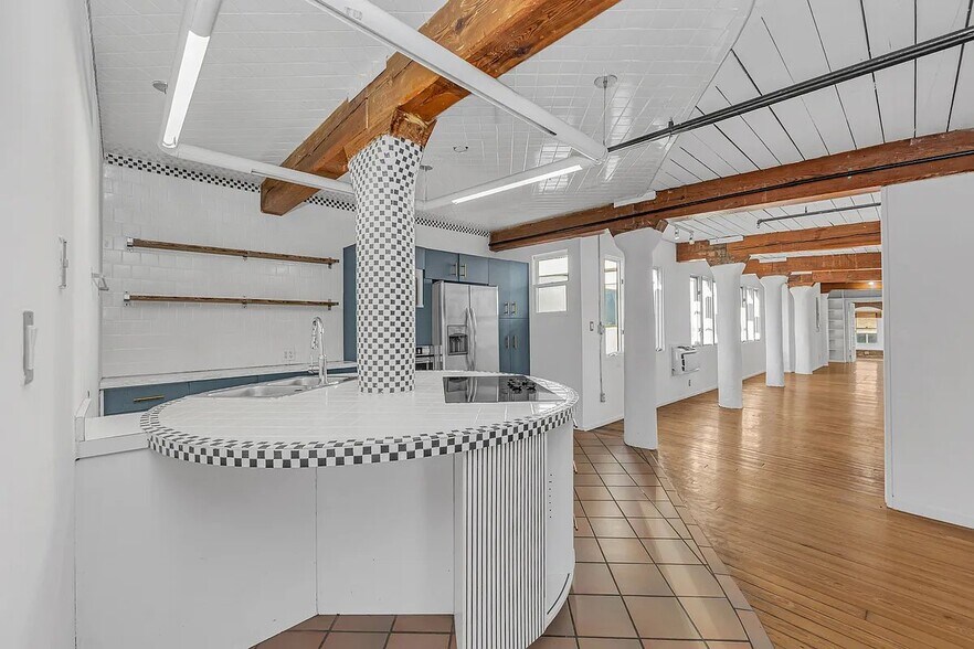 Building Photo - 85 South St