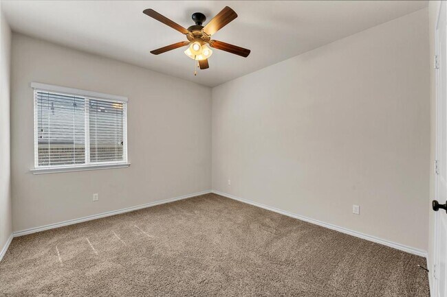 Building Photo - 833 TUSCAN Rd