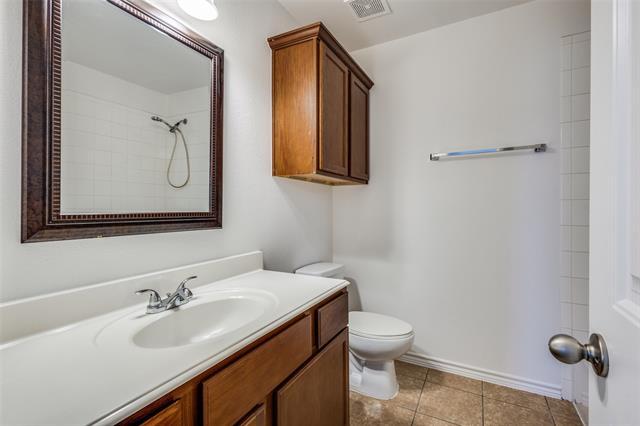 Building Photo - 1001 E College St