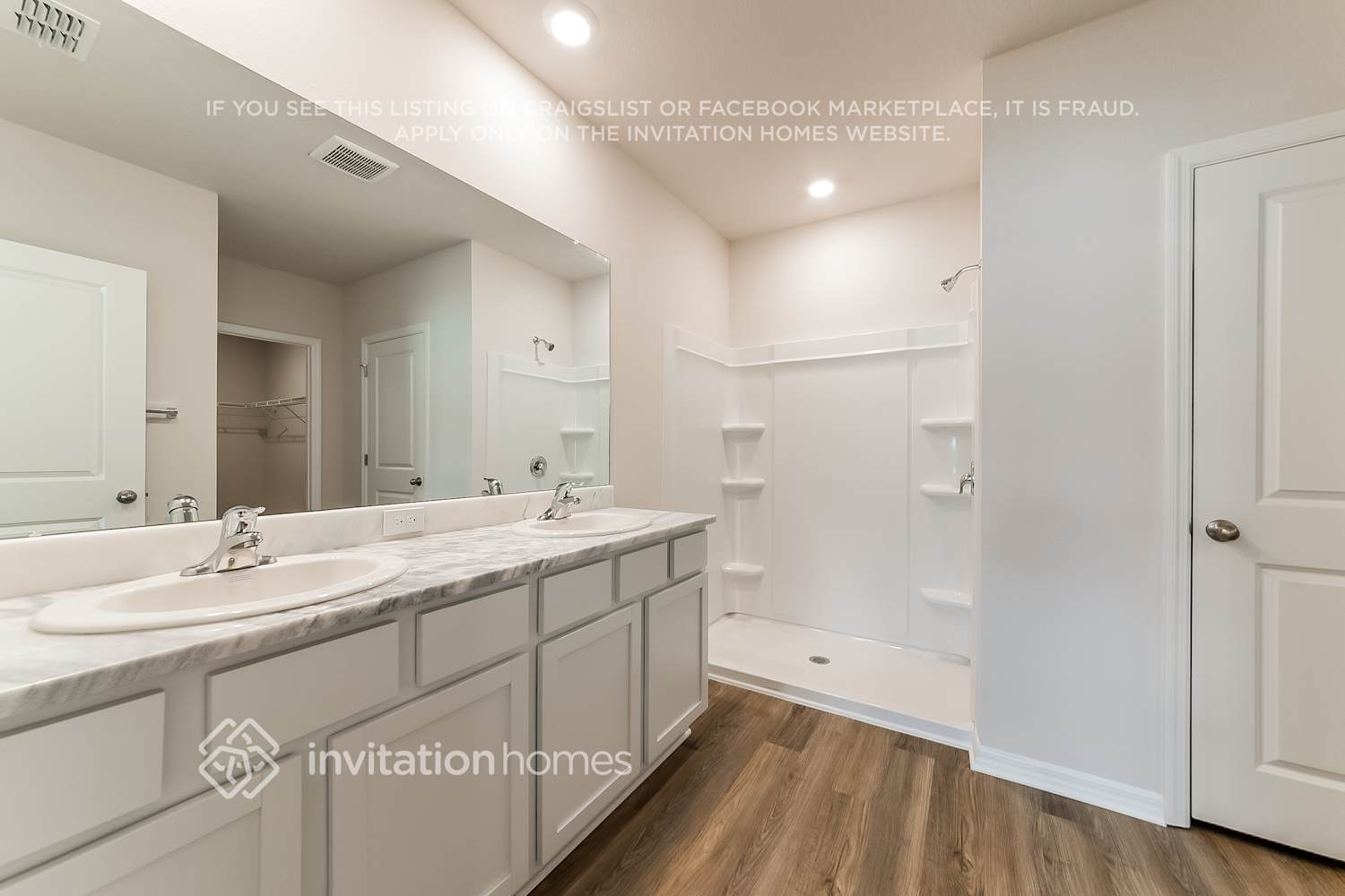 Building Photo - 8001 Majestic Palms Ct