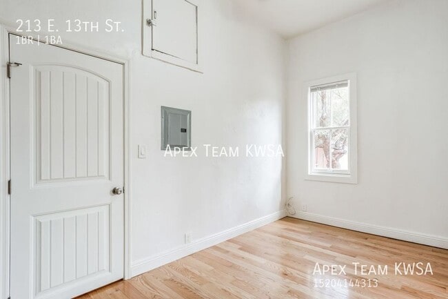 Building Photo - 213 E 13th St