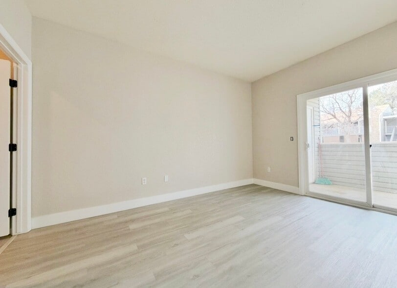 Building Photo - 908 S Yampa St