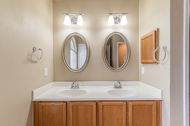 Building Photo - 13607 Auburn Oaks