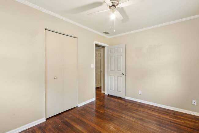 Building Photo - 1254 De Paul Dr