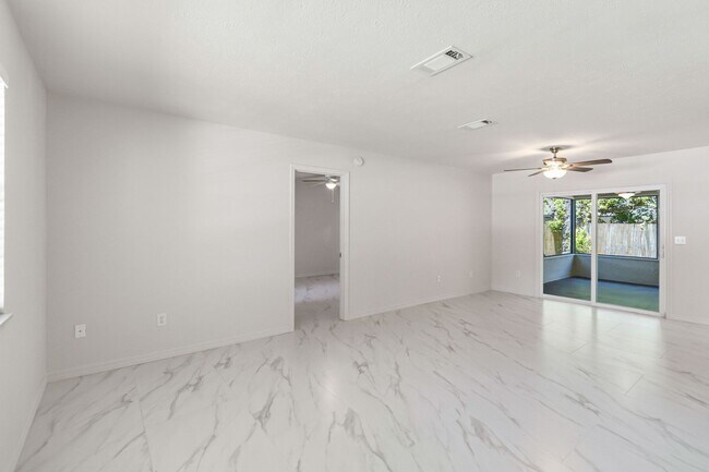 Building Photo - PENDING APPLICATION-Newly Renovated 3-Bedroom Home in Emerald Lake Colony – Move-In Special!