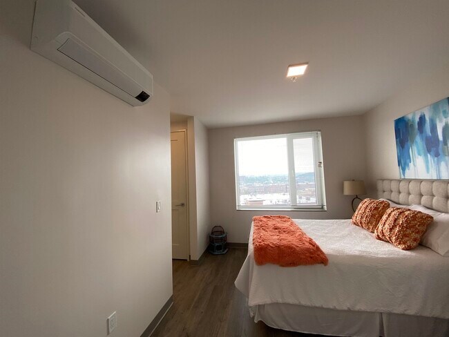 Building Photo - 409 Elm St