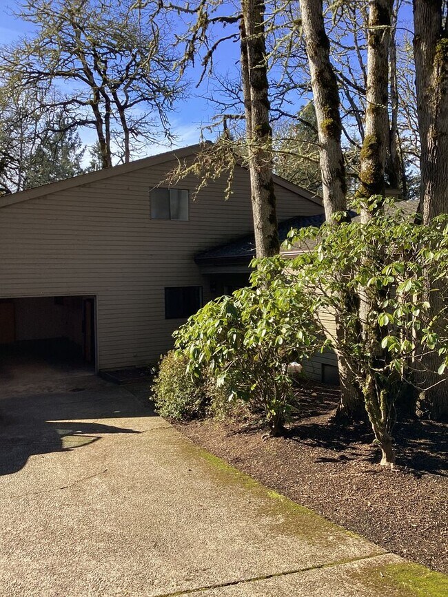 Building Photo - 4007 SW Fairhaven Ct