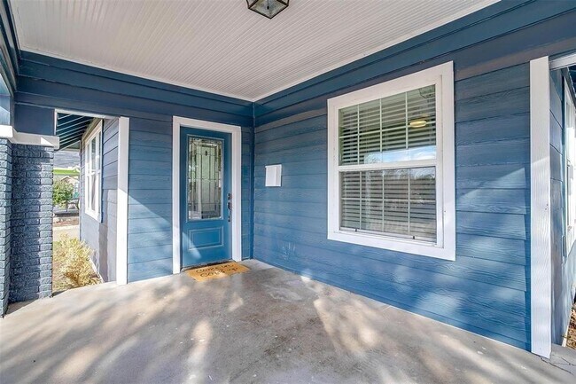 Building Photo - 3820 Calmont Ave