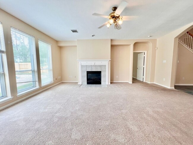 Building Photo - 16735 Village View Trail