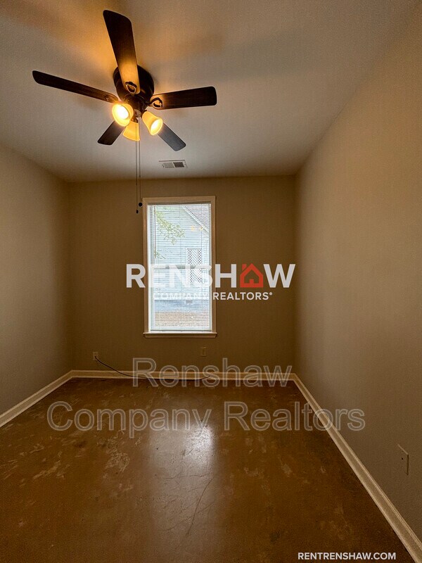 Building Photo - 226 Looney Ave