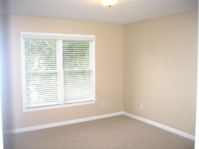 Building Photo - 1074 Pine Grove Ave NE