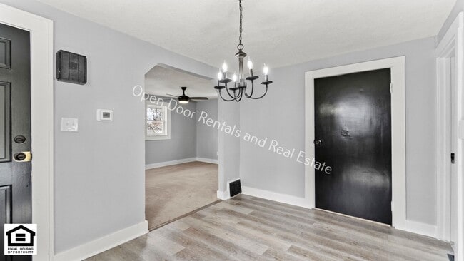 Building Photo - 2144 Edgehill Ave