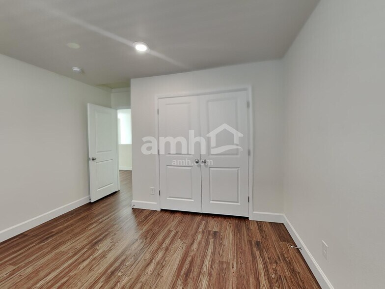 Building Photo - 1806 Viaggio Ave