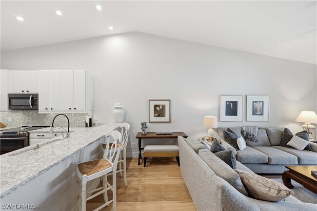 Building Photo - 818 Tanbark Dr