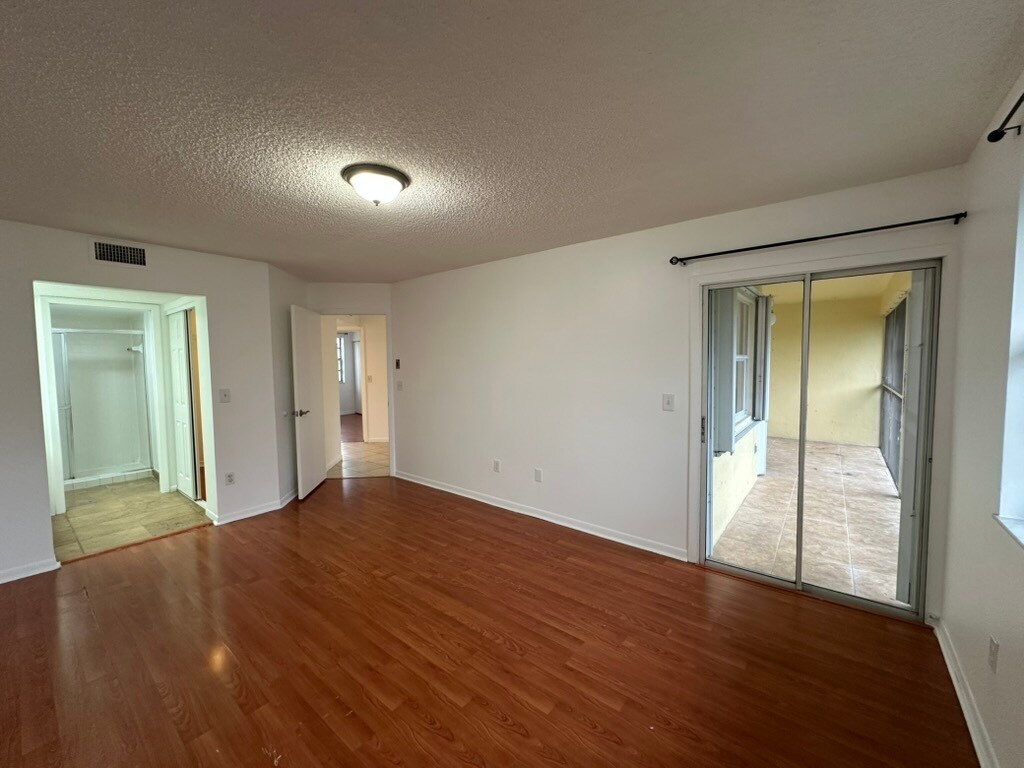 Building Photo - 2605 SE 19th Ct